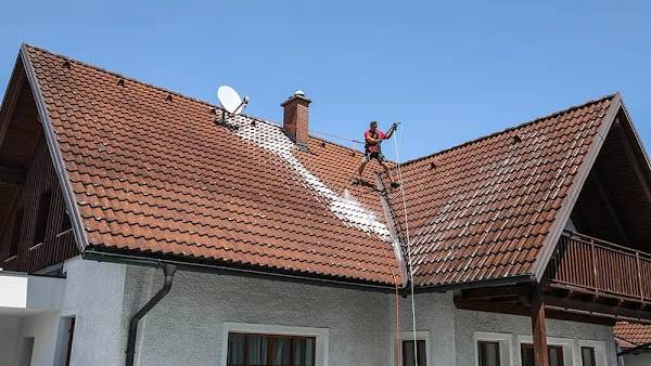 Před - Vysokotlaké čištění + impregnace střechy • Praha